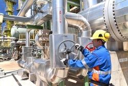 Chemical plant machinery